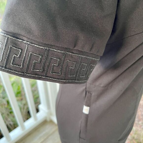 Be Royal Embroidered Sleeve Scrub Top - Picture 3 of 6